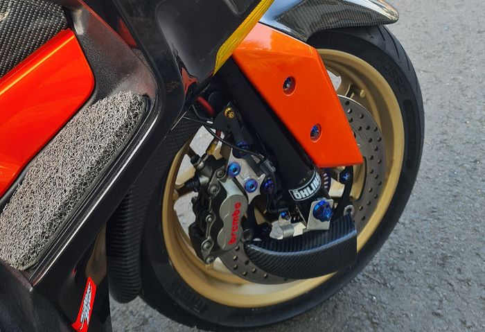 Pengereman depan Yamaha XMAX upgrade kaliper Brembo 4 piston cakram Yamaha R25
