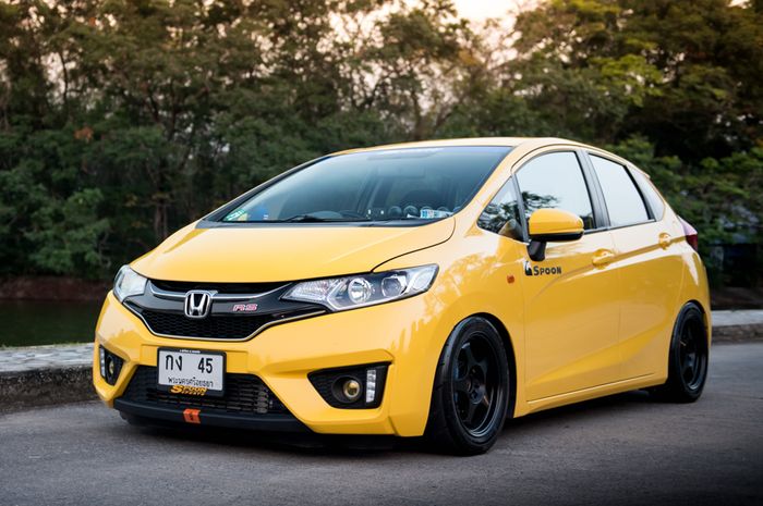 Modifikasi Honda Jazz GK5 asal Thailand beraura JDM adopsi gaya simpel sporty
