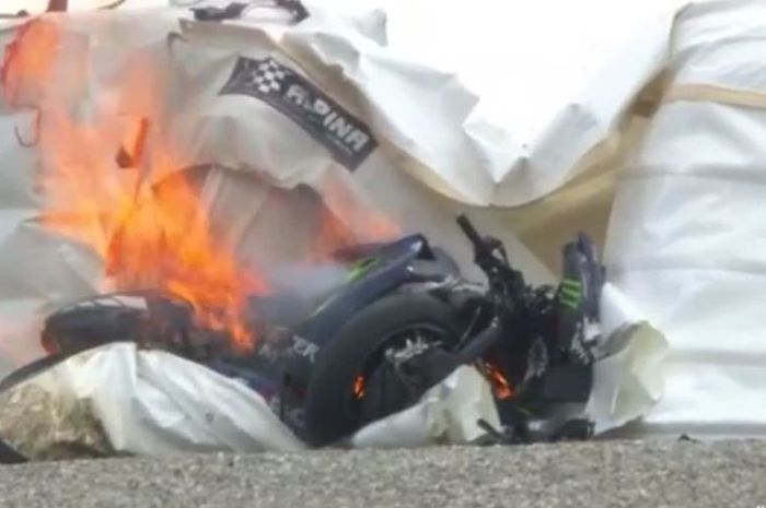 Maverick Vinales crash sampai motor terbakar di MotoGP Stiria 2020