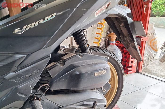 Sokbreker motor bekas