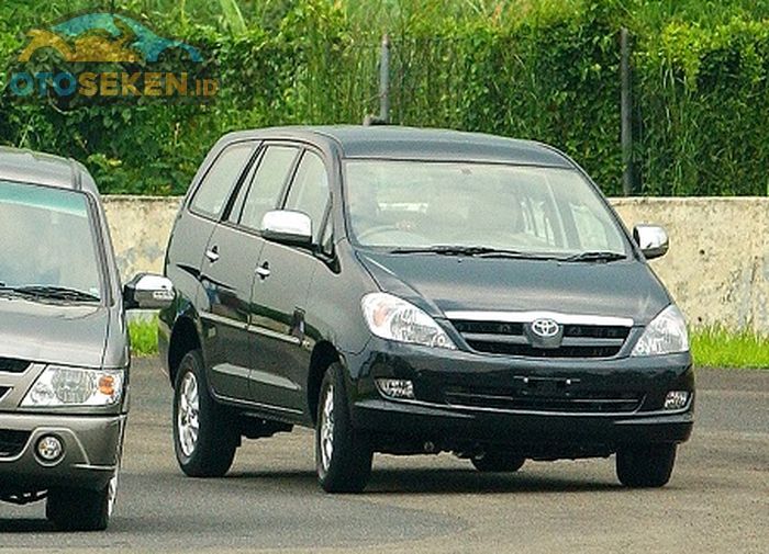 Isuzu Panther LS Manual 2005 vs Toyota Kijang Innova Diesel