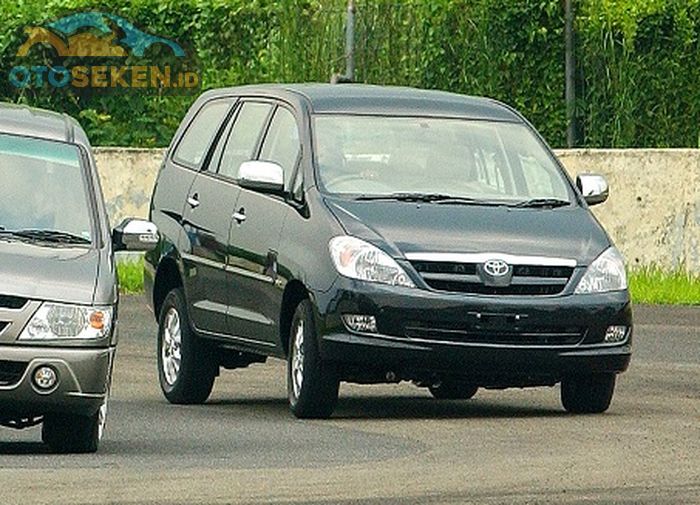 Isuzu Panther LS Manual 2005 vs Toyota Kijang Innova Diesel