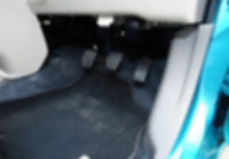 Ketahui Penyebab Pedal Kopling Terasa Berat Sebelum Beli Mobil Bekas