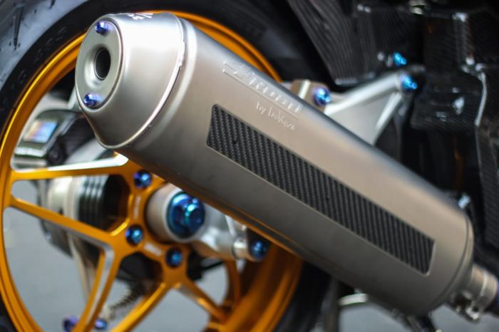 Honda Vario 150 pasang knalpot Leovince 4Road