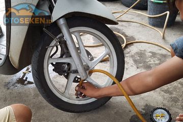 Penyebab Ban Tubeless Kempes Enggak Bisa Diisi Angin Simak Solusinya Gridoto Com