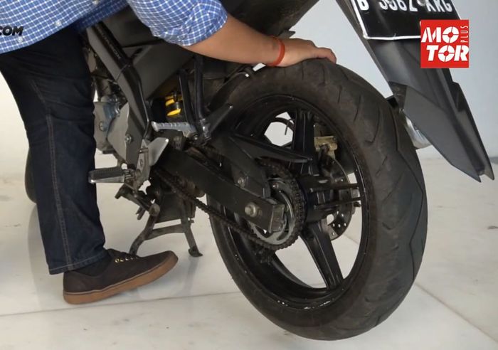 Goyangkan ke kanan dan kiri