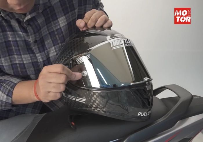 Tear off post di visor helm