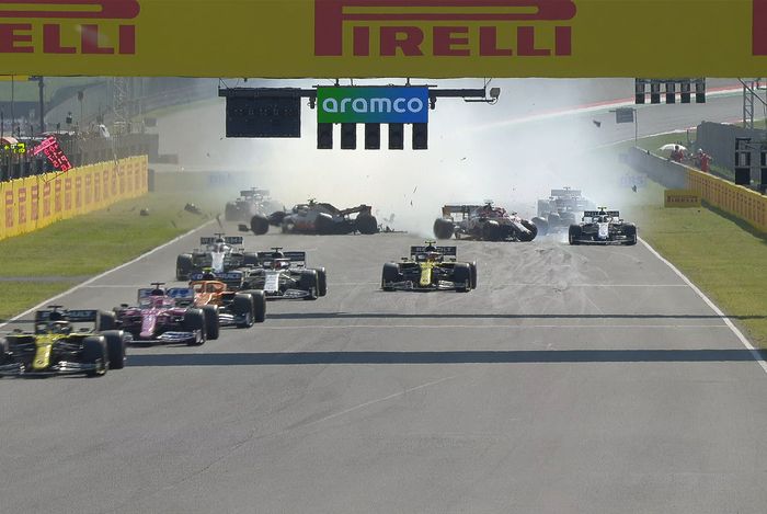 Red Flag! Balapan F1 Tuscan 2020 yang digelar   di sirkuit Mugello terpaksa dihentikan usai terjadi banyak kecelakaan