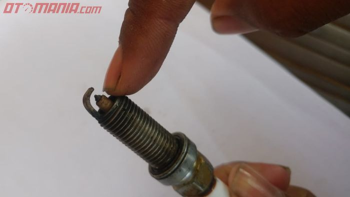 Busi bisa cepat mati karena ditumpuki kerak karbon