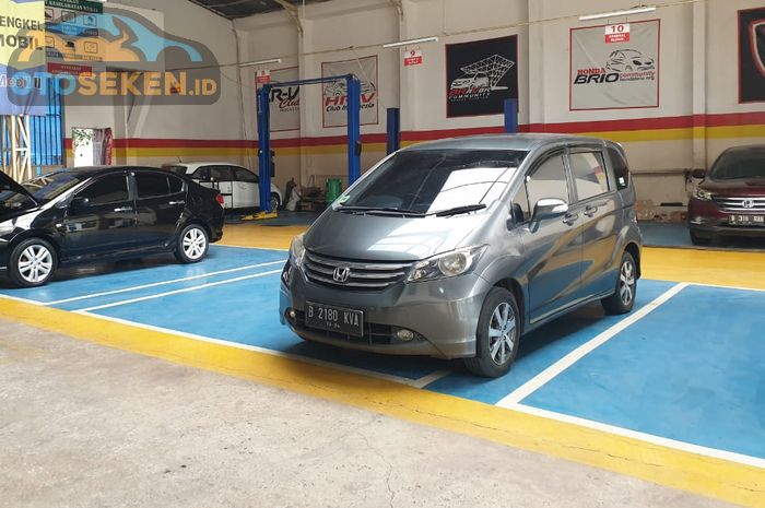 Perawatan Berkala Honda Freed di bengkel spesialis Honda Camp