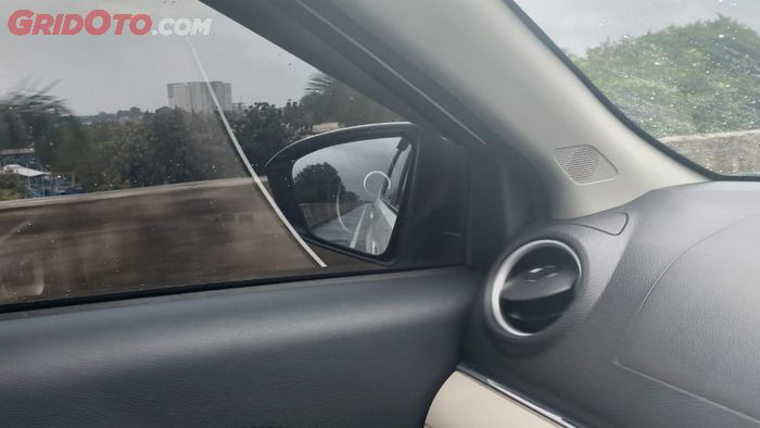 Ilustrasikaca spion luar kiri