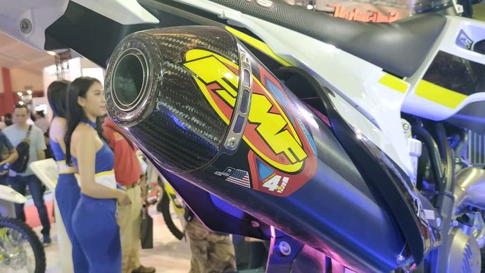 Knalpot FMF Racing Factory 4.1 berbahan titanium
