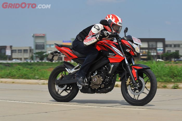 Kawasaki Bajaj Pulsasr 200 NS