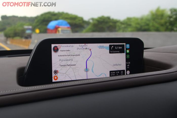Mazda CX-30 dilengkapi headunit yang bisa digunakan mirroring sebagai GPS untuk Apple Carplay