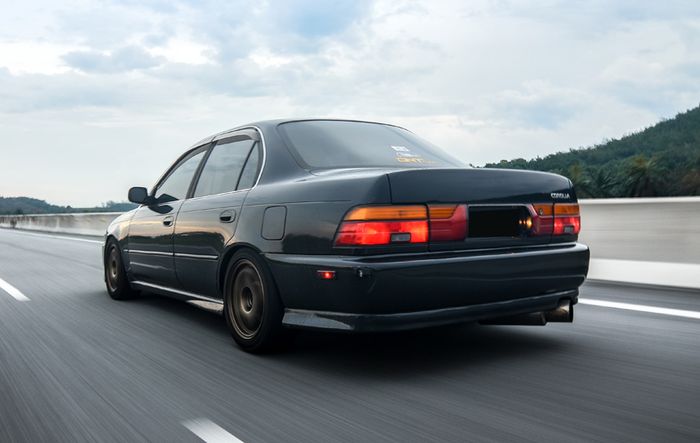 Kaki-kaki Toyota Great Corolla juga ikut diperhatikan