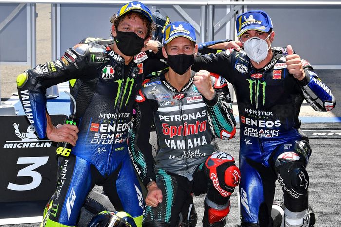 Valentino Rossi raih podium tiga di MotoGP Andalusia 2020 bersama dua pembalap Yamaha lainnya yaitu Fabio Quartararo dan Maverick Vinales