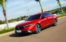 Honda Accord RS e:HEV Juarai Kelas Large Sedan GridOto Award 2024