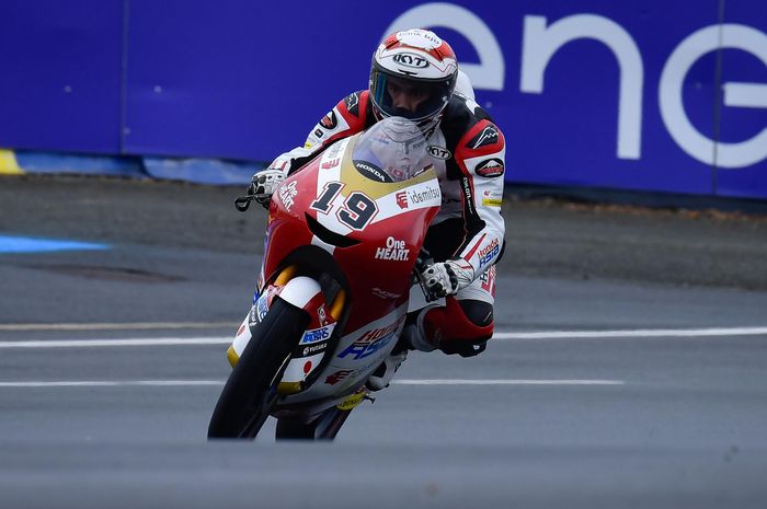 Andi Gilang berhasil finish di posisi 15 dan mendapatkan satu point di Moto3 Prancis. Point pertamanya di kejuaraan dunia. 