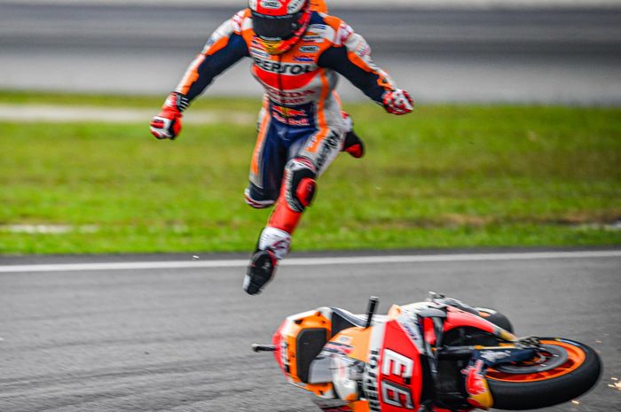 Terjatuh di sesi kualifikasi MotoGP Malaysia, Marc Marquez mengatakan kalau sebenarnya dirinya tak berniar mengikuti Fabio Quartararo