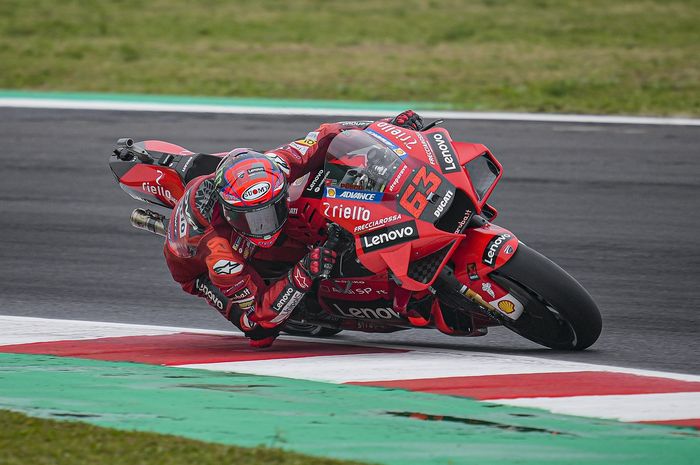Francesco Bagnaia berhasil menjadi pembalap tercepat pada sesi FP4 MotoGP Algarve 2021