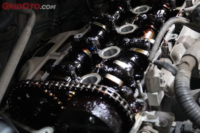 Sludge oli mesin mobil bisa dicegah, cukup lakukan cara ini.