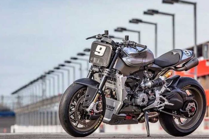Ducati 1199 Superleggera street tracker