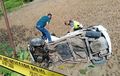 Honda Jazz Ringsek Dihantam Kereta Hingga Terlempar ke Sawah, Begini Kronologinya