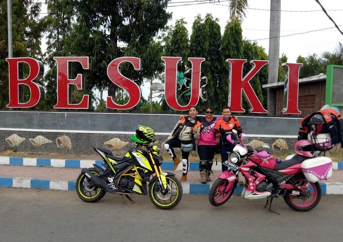 Jojo dan lady biker lain saat touring menuju Nusa Tenggara Barat