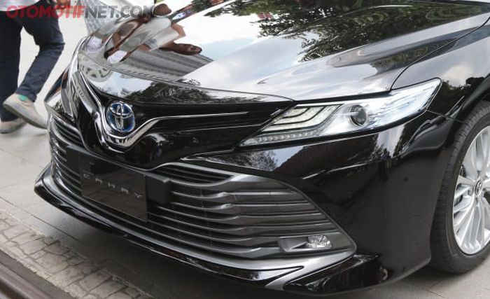 Tampilan lampu dengan Camry Hybrid