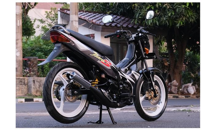 Tampilan buritan Yamaha Tiara S 120