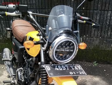 Yamaha XSR155 Kawasaki W175 Pasang Windshield Tampilan Retro