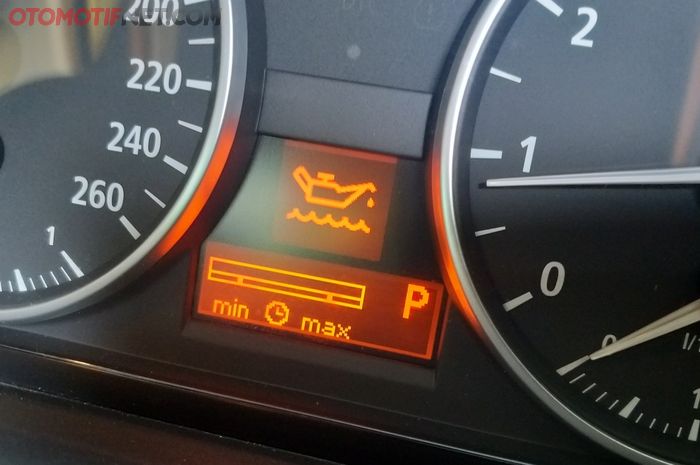 Penyebab indikator oli mobil muncul di speedometer