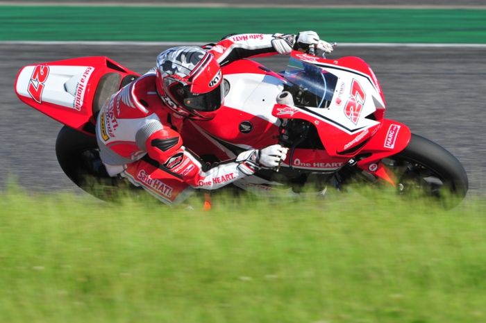 Andi Gilang, pembalap Indonesia dari Astra Honda Racing Team yang turun di kelas Supersports 600 ARRC India