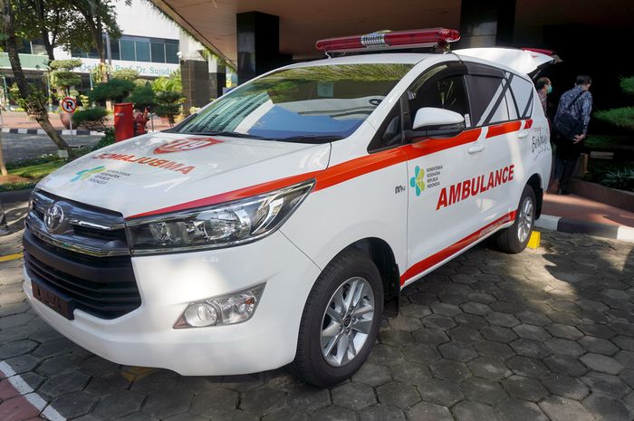 Ilustrasi ambulans Kijang Innova