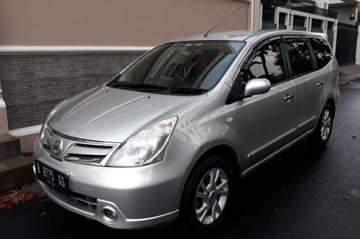 Nissan Grand Livina tahun 2011