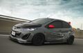 Mazda2 Lama Dandan Racing, Kelir Abu-abu dan Part Karbon Bikin Sangar