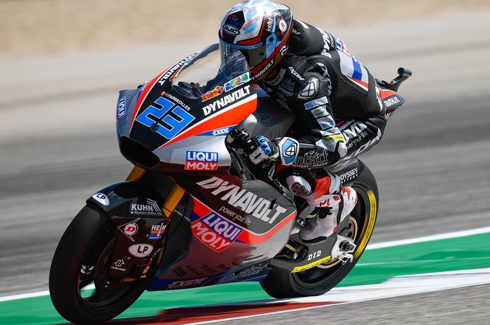 Pembalap Dynavolt Intact GP, Marcel Schrotter jadi yang tercepat sementara pembalap Indonesia Dimas Ekky mengalami crash