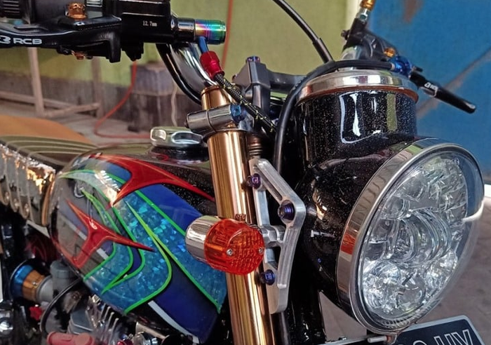 Tampang depan Honda Mega Pro modifikasi ala Honda CB lawas