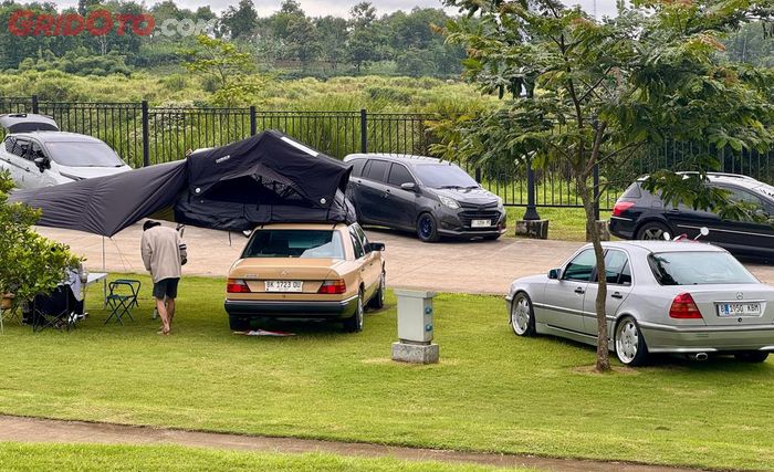 Parkir cantik dan menggelar awning di Auto Kultur Re/Creation Vol. 02