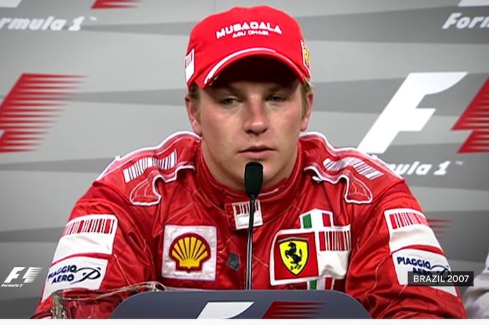 Kimi Raikkonen saat konferensi pers usai balapan di F1 Brasil 2007 dan tampil sebagai juara dunia