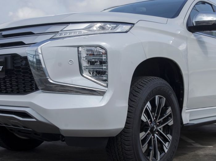 Mitsubishi New Pajero Sport punya fitur Active Cornering Lamp (ACL)