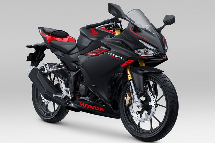 Honda CBR150R 2025 warna Victory Matte Black- STD pakai velg warna hitam