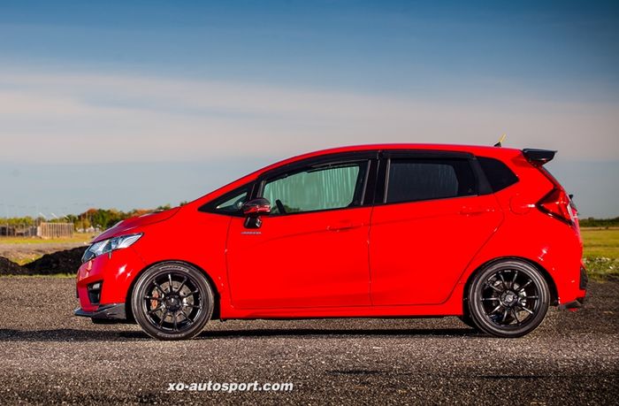 Modifikasi Honda Jazz GK5 tampil sporty dengan nuansa Jepang