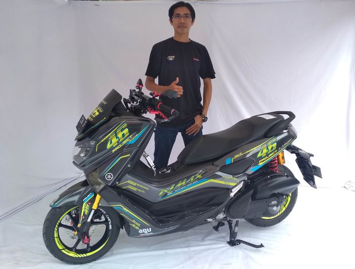 Adi Santoso bersama hasil modifikasi