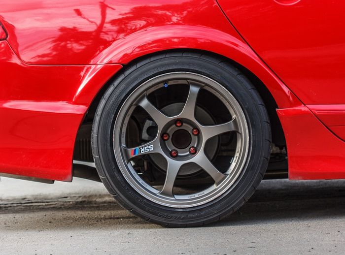 Modifikasi Honda Civic FD pasang pelek pelek SSR Type C ukuran 17 inci 