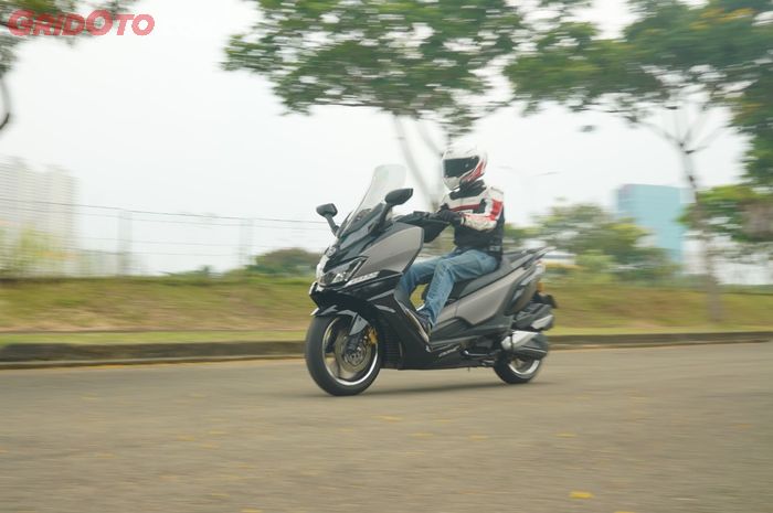 Posisi berkendara Wmoto Draco 250i