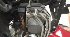 Kepentok Biaya, Ini Yang Terjadi Jika Menonaktifkan ABS di Sistem Pengereman Motor