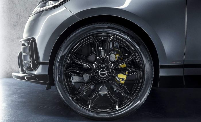 Pelek Estrella ukuran 22 inci warna hitam glossy