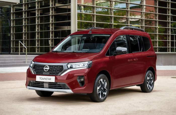 Nissan Townstar penerus Nissan NV200 tampil dengan wajah modern