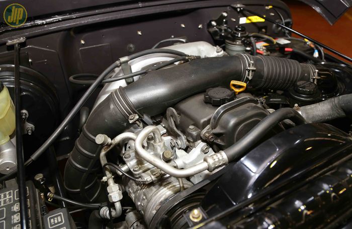 Mesin diesel turbo 1KZ-FTV milik Toyota Hilux Surf dipilih menggantikan mesin lama Jeep CJ-7 ini. 